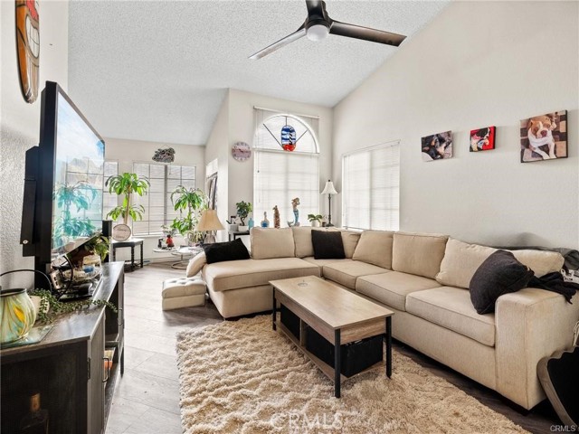 Detail Gallery Image 3 of 25 For 13612 Coachella Rd, Apple Valley,  CA 92308 - 4 Beds | 2 Baths