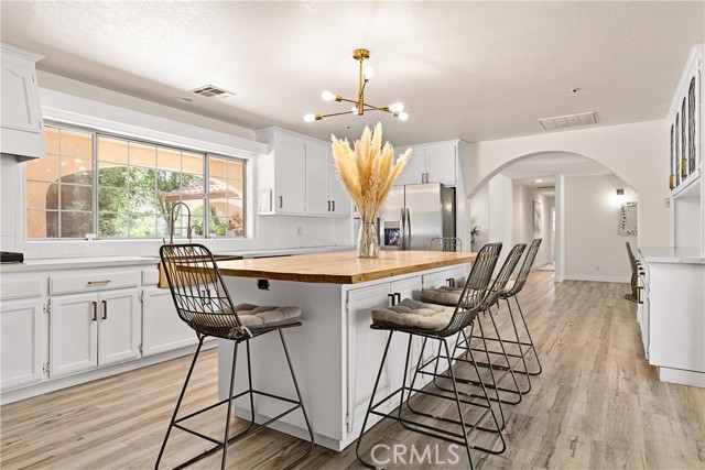 35356 Sierra Vista Drive, Agua Dulce CA: https://media.crmls.org/medias/a71b6381-6cb1-47d4-a736-e83efc83cb37.jpg