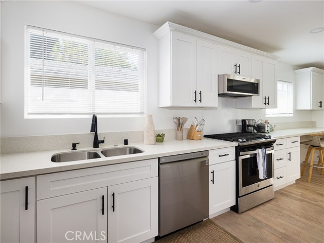 Detail Gallery Image 7 of 34 For 11333 Braddock Dr, Culver City,  CA 90230 - 6 Beds | 3 Baths