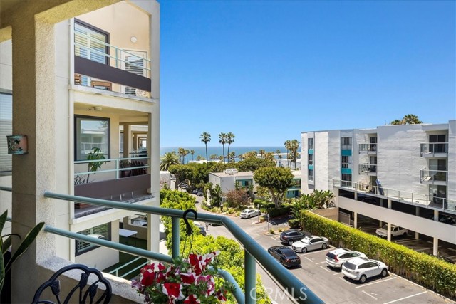 520 The Village, Redondo Beach, California 90277, 2 Bedrooms Bedrooms, ,2 BathroomsBathrooms,Residential,Sold,The Village,PV22148859