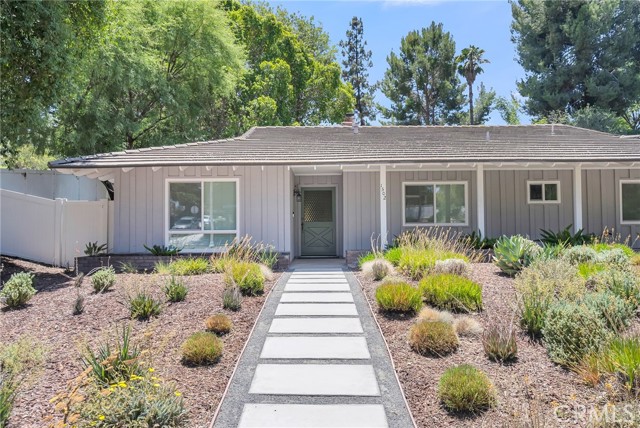 Detail Gallery Image 2 of 20 For 1502 Ransom Rd, Riverside,  CA 92506 - 3 Beds | 2 Baths