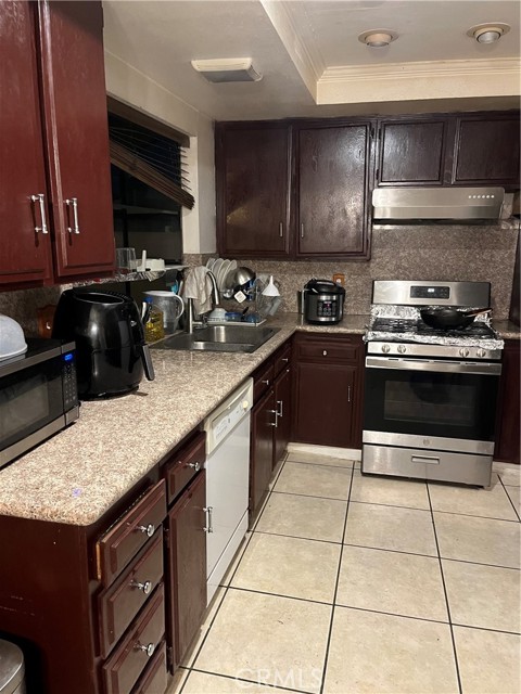 Detail Gallery Image 4 of 6 For 5958 Quiroz, Jurupa Valley,  CA 92509 - 4 Beds | 3/1 Baths