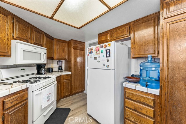 Detail Gallery Image 10 of 29 For 830 Sunrise Ct, Lancaster,  CA 93535 - 3 Beds | 2 Baths