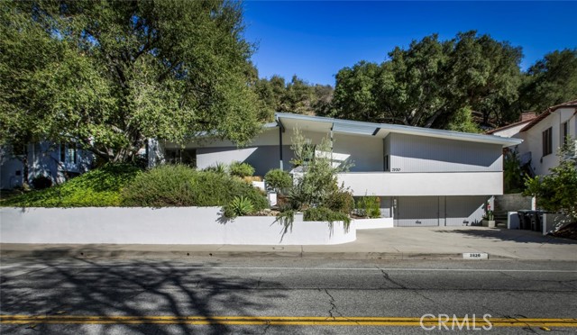 Detail Gallery Image 2 of 54 For 2820 E Chevy Chase Dr, Glendale,  CA 91206 - 2 Beds | 2 Baths