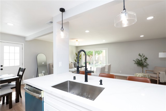 Detail Gallery Image 13 of 32 For 2275 Farringdon Ave, Pomona,  CA 91768 - 3 Beds | 2 Baths
