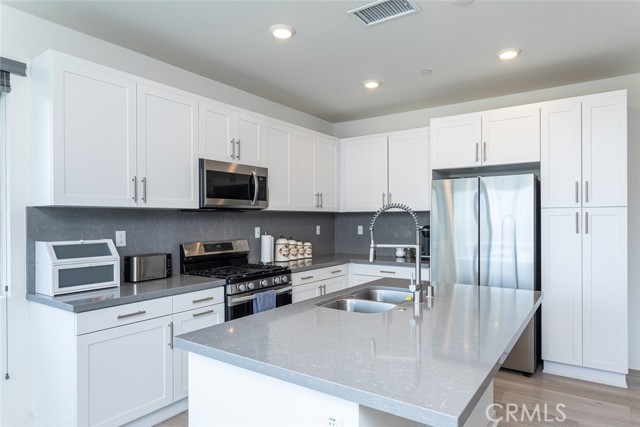 3580 E Peckham Paseo, Ontario CA: https://media.crmls.org/medias/a7207204-89cb-45b5-bec6-bddbe53d3c18.jpg