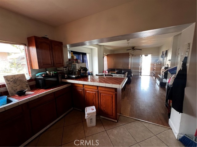 Detail Gallery Image 15 of 34 For 910 E 19th, Long Beach,  CA 90806 - 4 Beds | 3 Baths