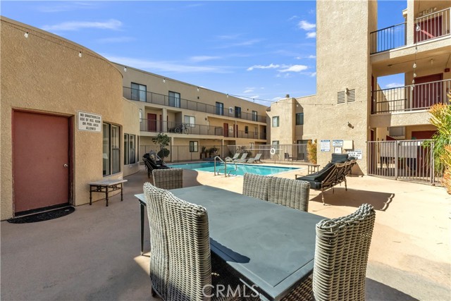 Detail Gallery Image 38 of 50 For 21040 Parthenia #25,  Canoga Park,  CA 91304 - 2 Beds | 2/1 Baths