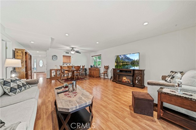 Detail Gallery Image 8 of 61 For 19439 Oak Crossing Rd, Newhall,  CA 91321 - 2 Beds | 2 Baths