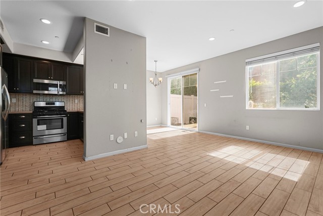 Detail Gallery Image 5 of 34 For 7600 N Courage Way, Van Nuys,  CA 91405 - 4 Beds | 3 Baths