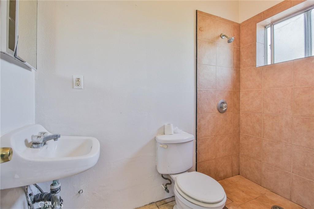 https://media.crmls.org/medias/a7241500-b1dd-4f3a-8397-068d1a085e2c.jpg?preset=X-Large