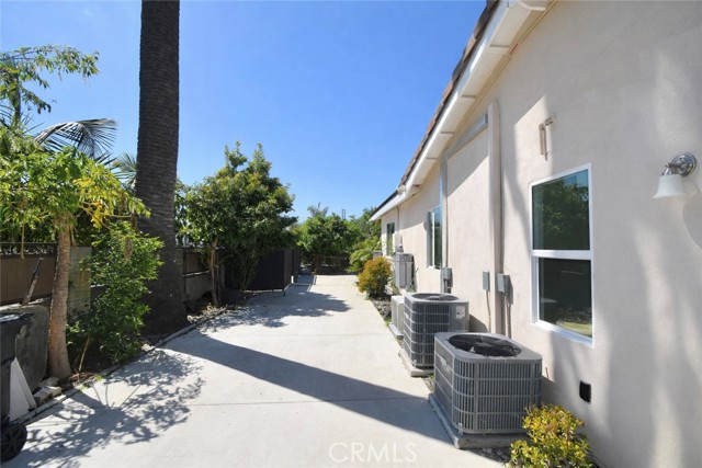 Detail Gallery Image 13 of 19 For 11131 Mac Murray St, Garden Grove,  CA 92841 - 6 Beds | 6 Baths