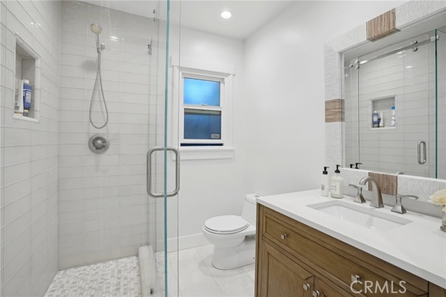 2501 N Poinsettia Avenue, Manhattan Beach CA: https://media.crmls.org/medias/a725cc2c-a427-4e65-a192-82b9794bc8c0.jpg