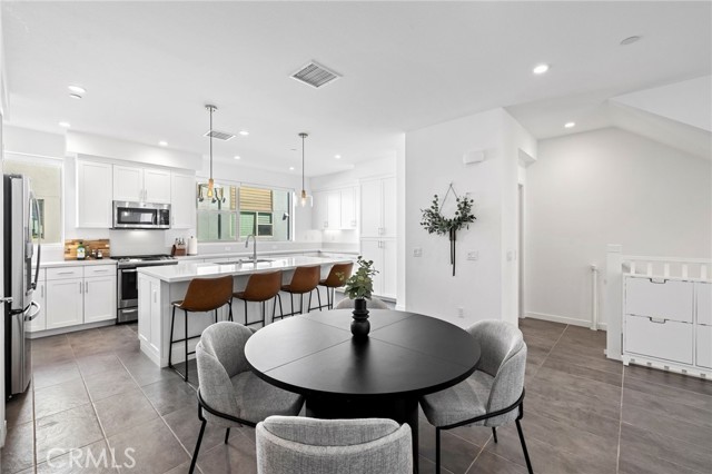 Detail Gallery Image 5 of 67 For 162 Placemark, Irvine,  CA 92614 - 3 Beds | 3/1 Baths