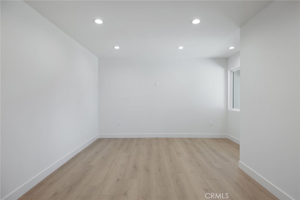 https://media.crmls.org/medias/a72749c4-c8e2-481f-af82-72f4b778596f.jpg?preset=X-Large