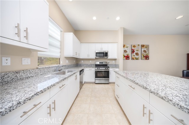 Detail Gallery Image 11 of 26 For 718 Central Ave, Upland,  CA 91786 - 3 Beds | 3/1 Baths