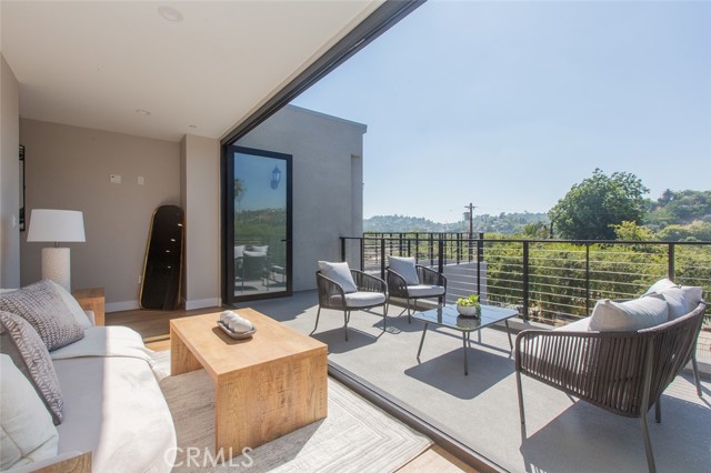 Detail Gallery Image 8 of 33 For 3682 Harriman Ave #2,  El Sereno,  CA 90032 - 3 Beds | 3/1 Baths