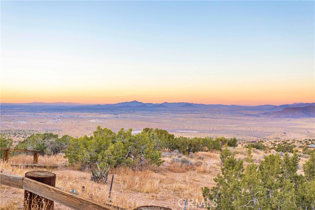 Detail Gallery Image 34 of 53 For 25624 Castlerock Rd, Apple Valley,  CA 92308 - 3 Beds | 2 Baths