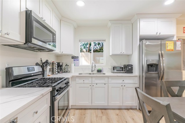 7315 Jamieson Avenue, Reseda CA: https://media.crmls.org/medias/a728cad3-b6c2-4565-9592-bb2c33137f3e.jpg