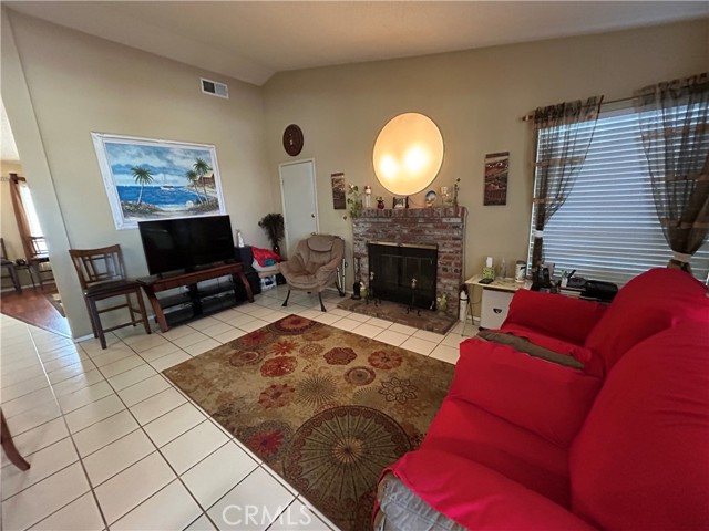 Detail Gallery Image 12 of 34 For 12734 Laurel Oak, Victorville,  CA 92392 - 3 Beds | 2 Baths