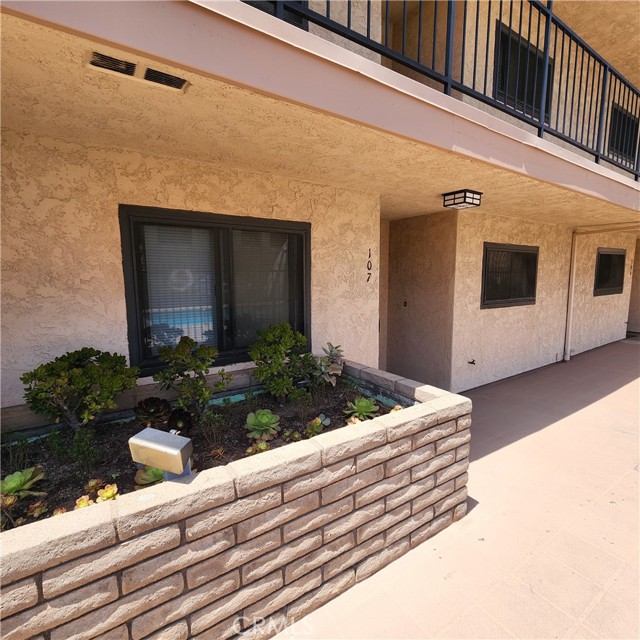 Detail Gallery Image 3 of 22 For 900 Cedar St #107,  El Segundo,  CA 90245 - 2 Beds | 2 Baths