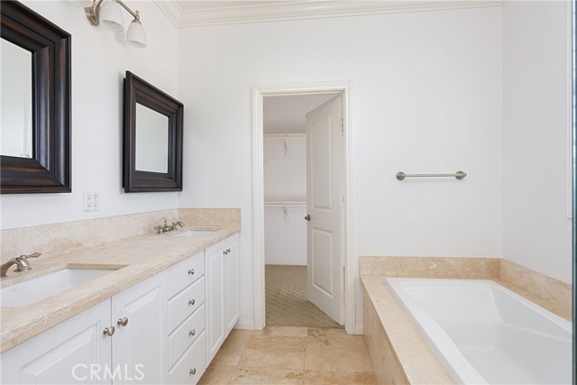 A7295ede 1285 4195 82b0 471a570a7a3c