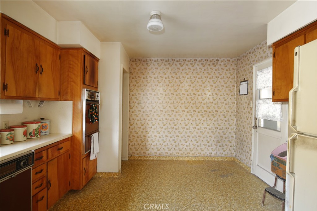 https://media.crmls.org/medias/a72a002f-b3d5-4665-8956-bf981e426da6.jpg?preset=X-Large
