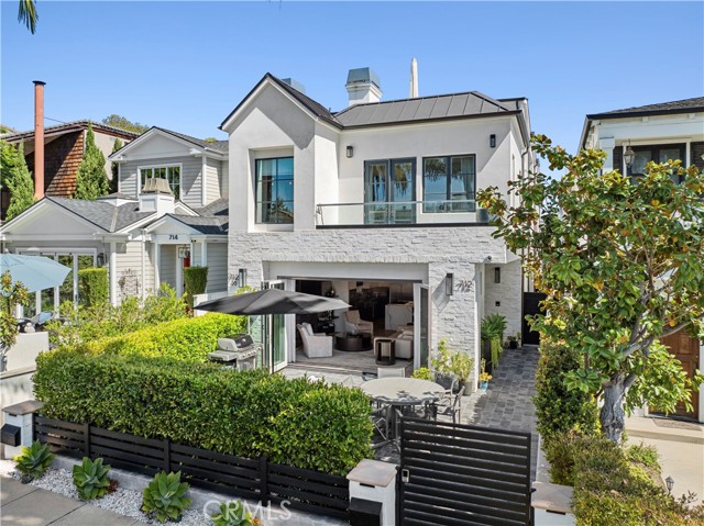 712 Marguerite Avenue, Corona del Mar CA: https://media.crmls.org/medias/a72a6018-a1fb-4b02-aec6-9cebeac52f09.jpg