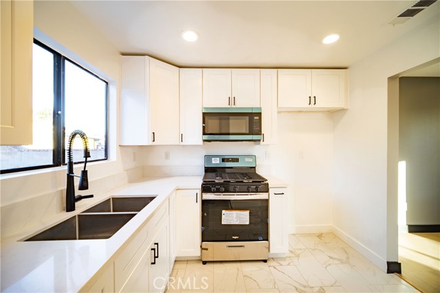 10716 Telfair Avenue, Pacoima CA: https://media.crmls.org/medias/a72b8607-30dc-4a40-ae84-f81154a006e0.jpg