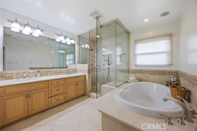 Detail Gallery Image 19 of 37 For 12722 Halkirk St, Studio City,  CA 91604 - 5 Beds | 5 Baths