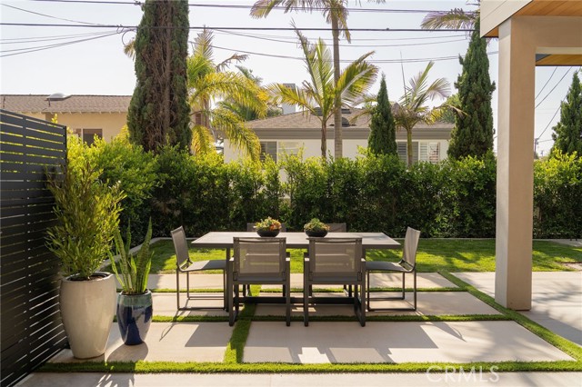 1721 Oak Avenue, Manhattan Beach CA: https://media.crmls.org/medias/a72ca420-c7b1-4e21-9afe-b54c9a9b09f1.jpg
