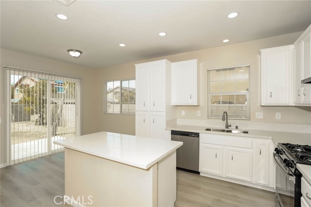 Detail Gallery Image 5 of 16 For 38725 Ambiente Ct, Palmdale,  CA 93552 - 4 Beds | 2/1 Baths