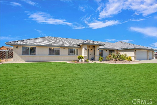 Detail Gallery Image 3 of 45 For 11020 Blue Jay Way, Oak Hills,  CA 92344 - 5 Beds | 2 Baths