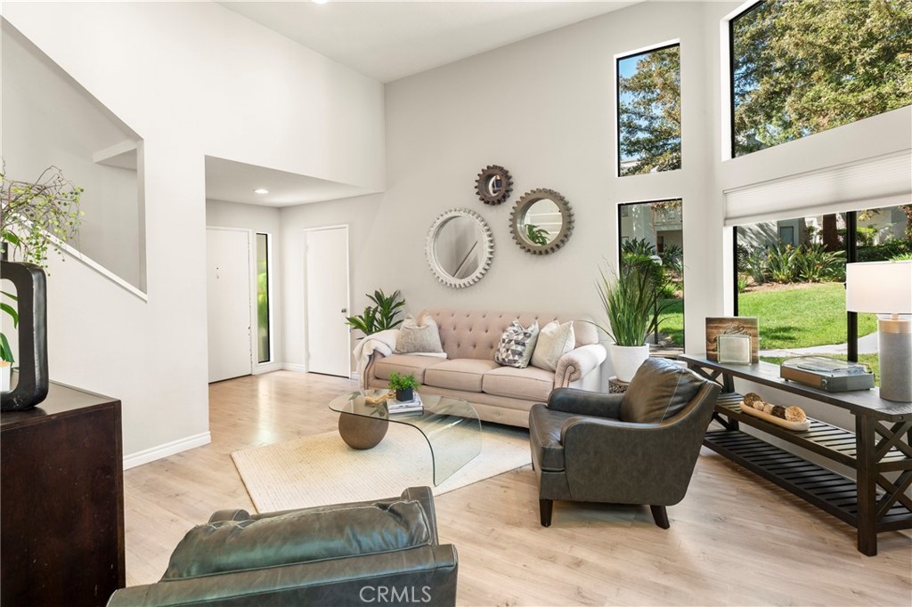 152 N Singingwood Street #11