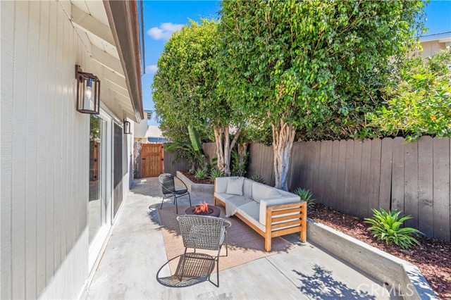 5309 E Appian Way, Long Beach CA: https://media.crmls.org/medias/a72e9f46-3286-49b3-a367-5524c0d1592b.jpg