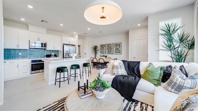 Detail Gallery Image 1 of 19 For 2577 Cloudview Privado, Ontario,  CA 91761 - 3 Beds | 2/1 Baths