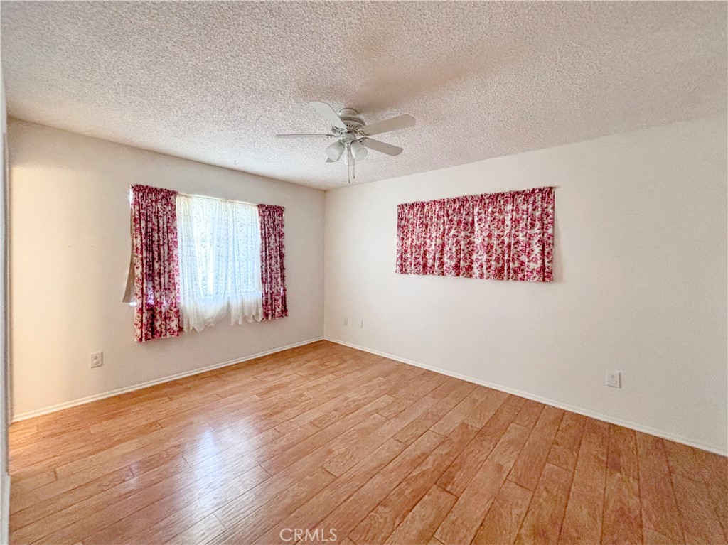 https://media.crmls.org/medias/a72eedd7-6618-4e30-bfdd-bd4ea4d85242.jpg?preset=X-Large