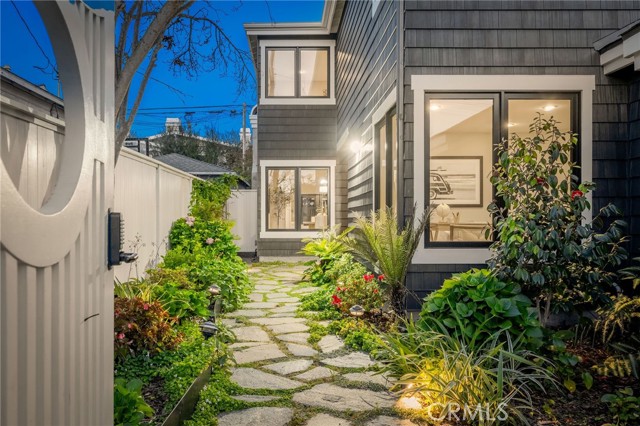 1704 Poinsettia, Manhattan Beach, California 90266, 4 Bedrooms Bedrooms, ,3 BathroomsBathrooms,Residential,For Sale,Poinsettia,SB26093212