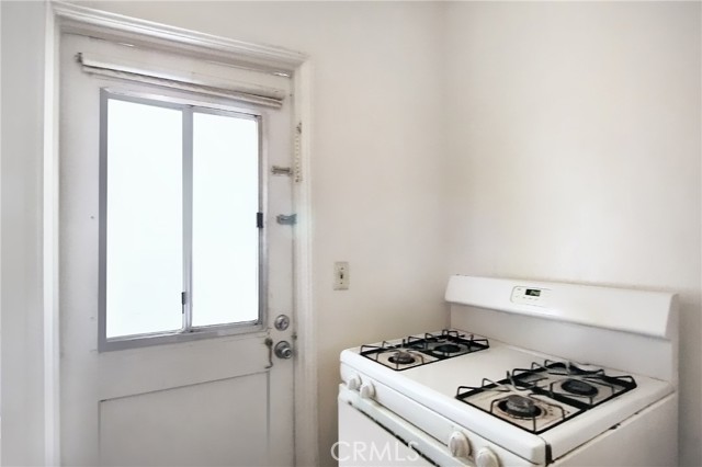 Detail Gallery Image 22 of 28 For 1329 -1331 N Screenland Dr #1329-1331,  Burbank,  CA 91505 - 4 Beds | 2 Baths