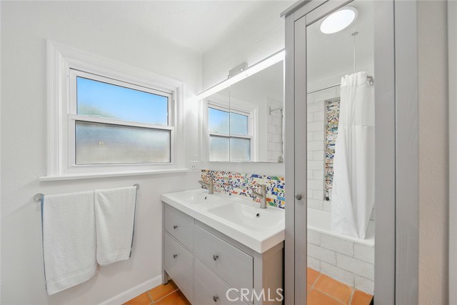 2200 Pine Avenue, Long Beach CA: https://media.crmls.org/medias/a72faf13-8831-40f0-9430-be0650115fe9.jpg