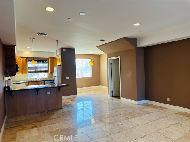 Detail Gallery Image 7 of 26 For 5555 Carpenter Ave #2,  Valley Village,  CA 91607 - 3 Beds | 2/1 Baths