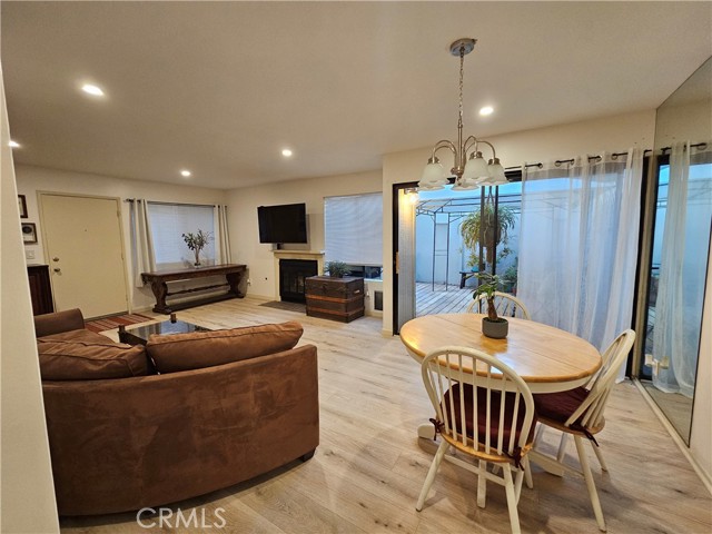 Detail Gallery Image 2 of 23 For 6509 Twin Circle #7,  Simi Valley,  CA 93063 - 2 Beds | 1/1 Baths