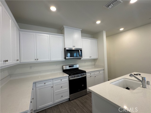 Detail Gallery Image 9 of 21 For 4011 E Coronado Privado, Ontario,  CA 91761 - 3 Beds | 2/1 Baths