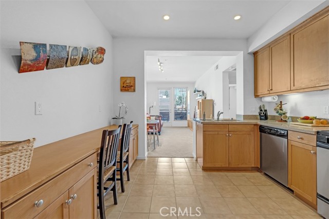 Detail Gallery Image 6 of 37 For 201 E Angeleno Ave #326,  Burbank,  CA 91502 - 2 Beds | 1 Baths