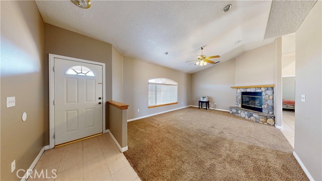 Detail Gallery Image 5 of 65 For 11837 11th Ave, Hesperia,  CA 92345 - 4 Beds | 3 Baths