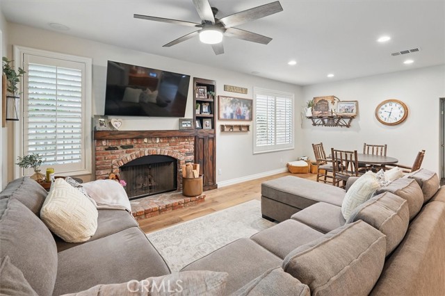 28433 Pinewood Court, Saugus CA: https://media.crmls.org/medias/a734b1ae-4197-4715-b5cb-de60f83eac2b.jpg