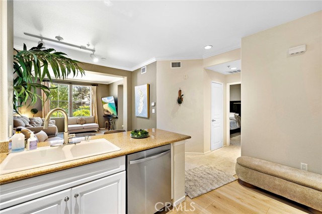 3247 Watermarke Place, Irvine CA: https://media.crmls.org/medias/a734dd3d-f74b-418a-8917-4e631ad777b2.jpg