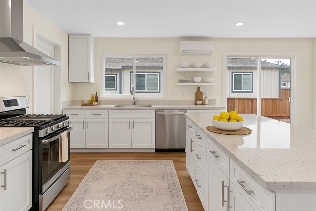 Detail Gallery Image 3 of 21 For 506 W Terrace Ave, Fresno,  CA 93705 - 4 Beds | 2/1 Baths