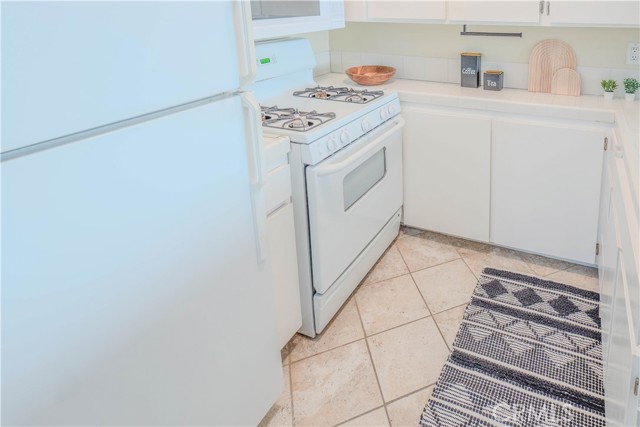 16872 Pacific Coast Highway, Huntington Beach CA: https://media.crmls.org/medias/a7365ca8-390c-4f20-8e19-4ff07f3b486d.jpg