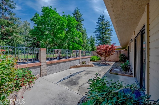 1305 Paseo Redondo Drive, Merced CA: https://media.crmls.org/medias/a7373d42-34c4-42c0-9653-a369b84ce7b9.jpg